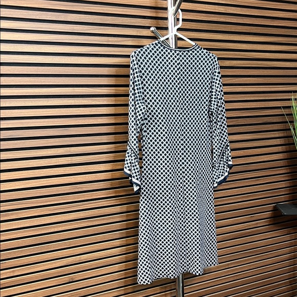 Max Studio Dress with a fun sleeve - simple on-the-go dress - size Medium - Picture 5 of 5